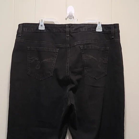 SALE!! Bandolino Jeans - Picture 9 of 11